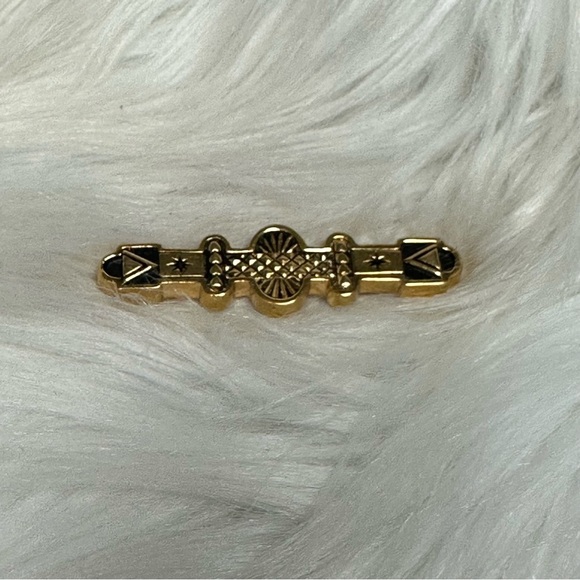 Gold Brooch with Textured Design - Picture 1 of 2